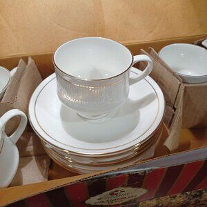 Tea Set 4 cups and 6 plates in a gift box